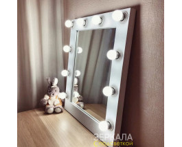 Гримерное зеркало с подсветкой лампочками в раме 60х70 см